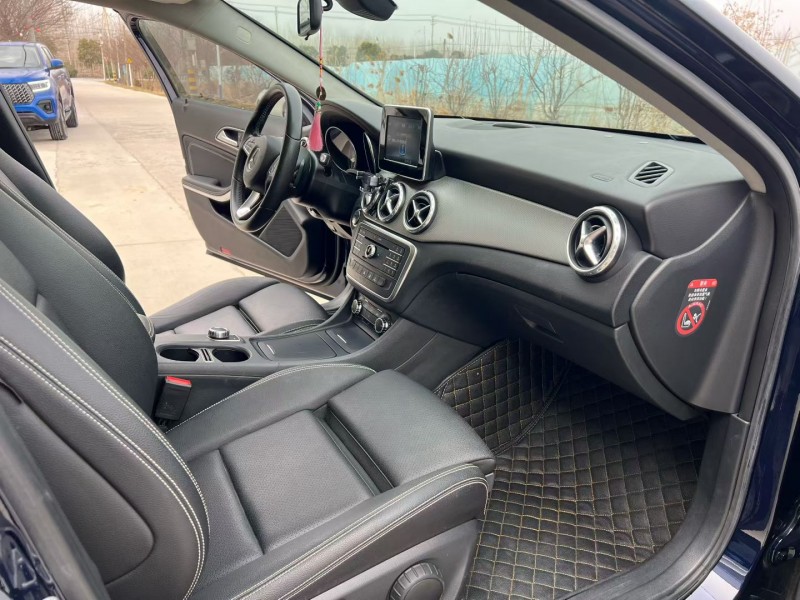 徐州17年奔驰GLA8