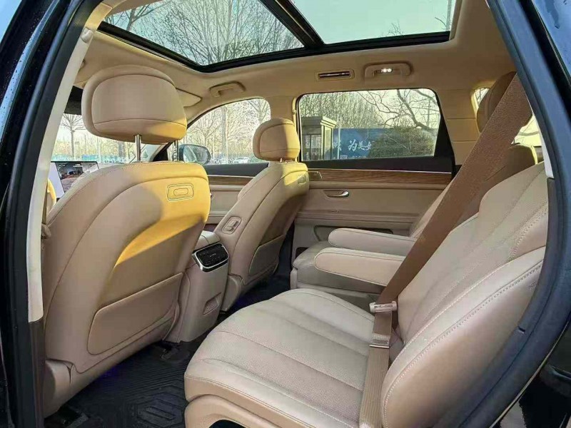 青岛25年华为智选问界5