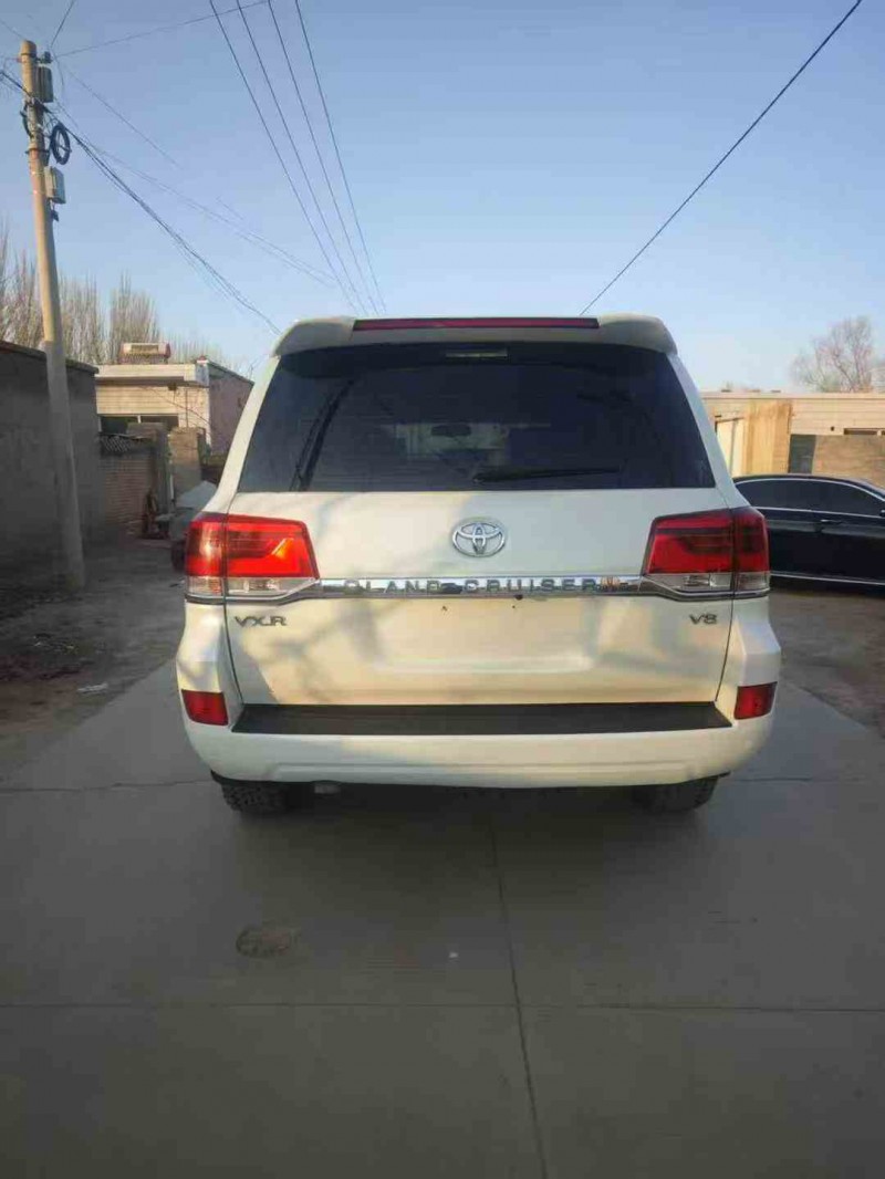 天水14年丰田兰德酷路泽8