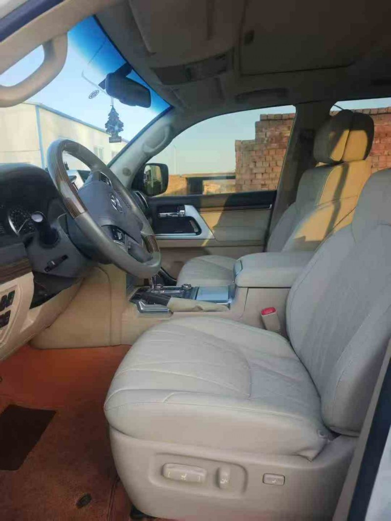 天水14年丰田兰德酷路泽9