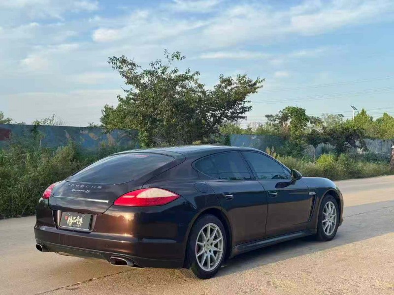 青岛13年保时捷帕拉梅拉8