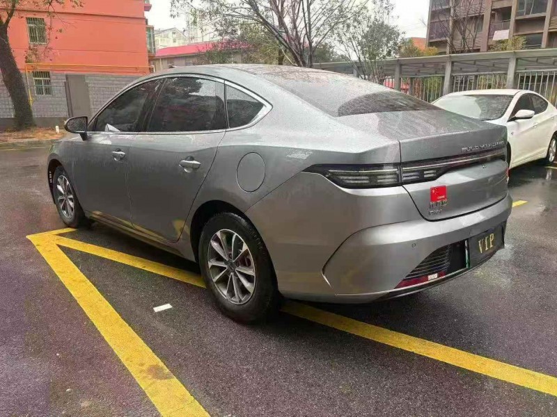 赣州25年比亚迪驱逐舰7