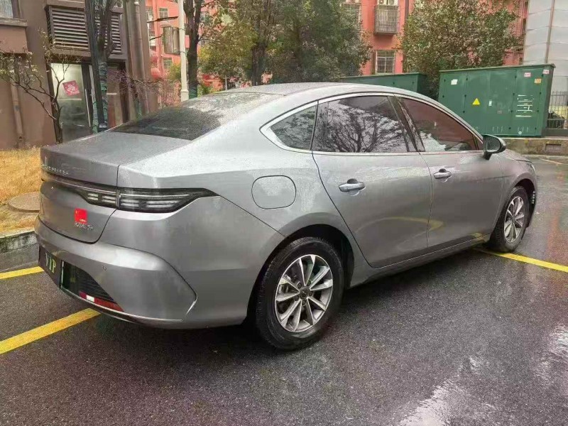 赣州25年比亚迪驱逐舰8