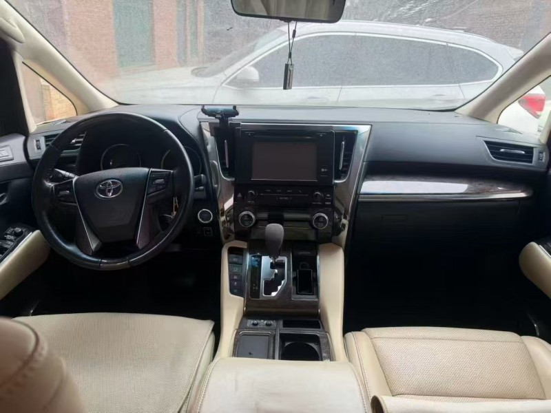 菏泽19年丰田威尔法2