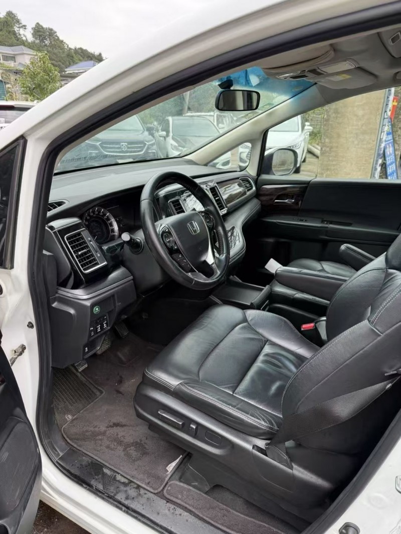 防城港17年本田艾力绅6