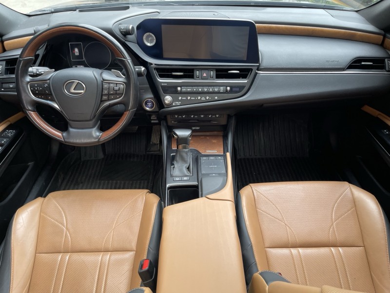 济宁22年雷克萨斯ES8