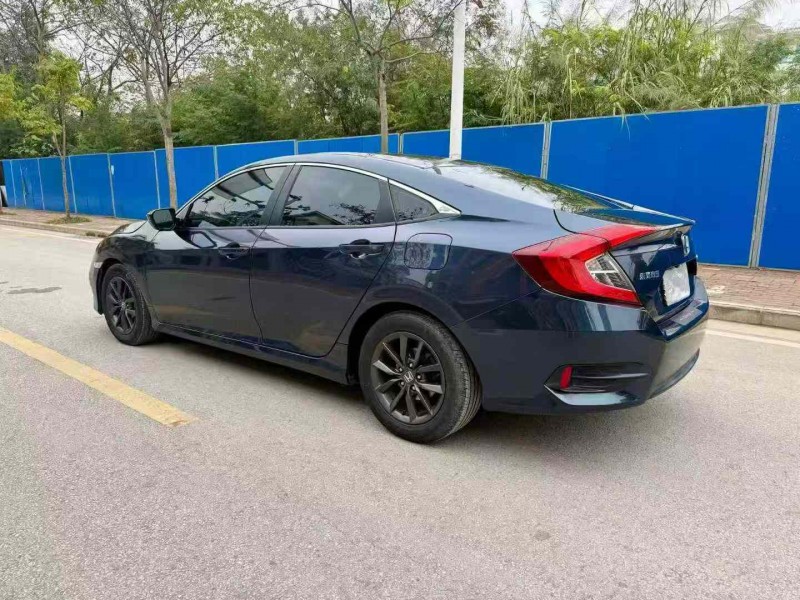 南宁20年本田思域8