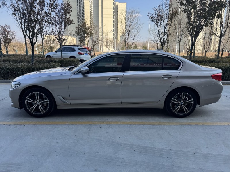 济宁18年宝马5系8