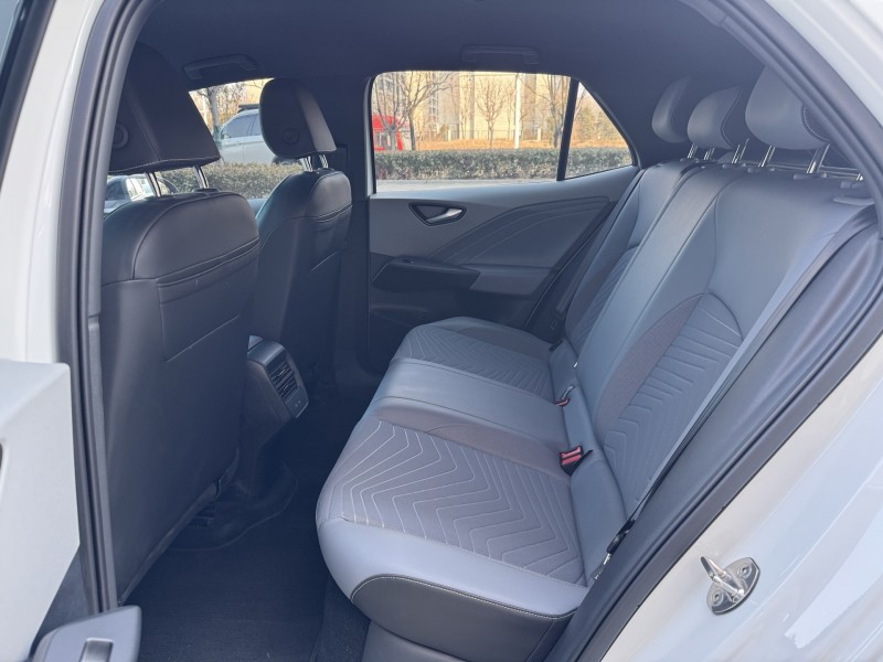 济宁25年大众ID6