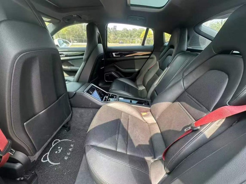 广州19年保时捷帕拉梅拉8