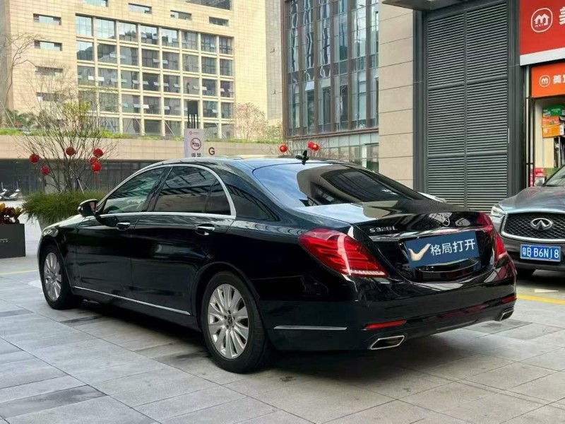 广州17年奔驰S8