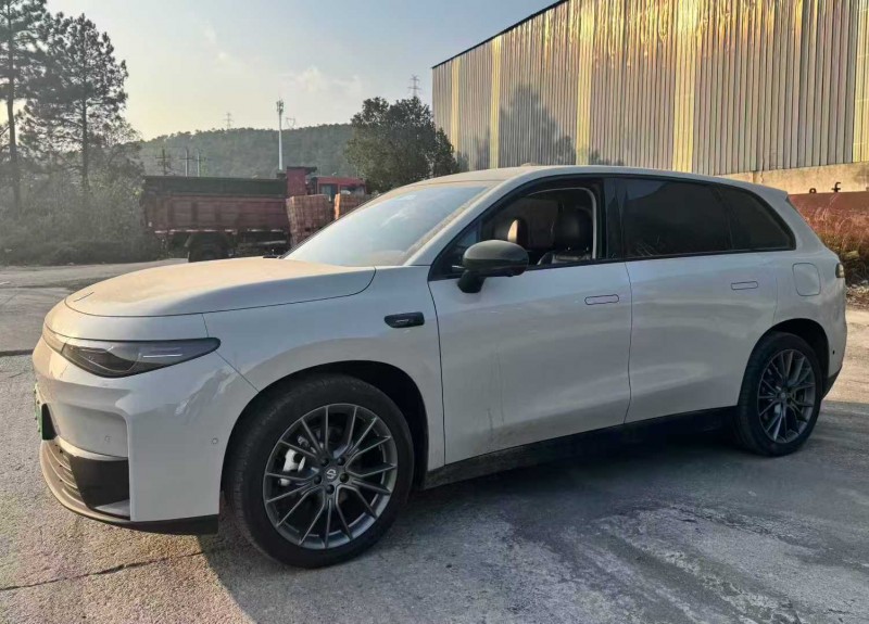 南昌25年零跑汽车C102