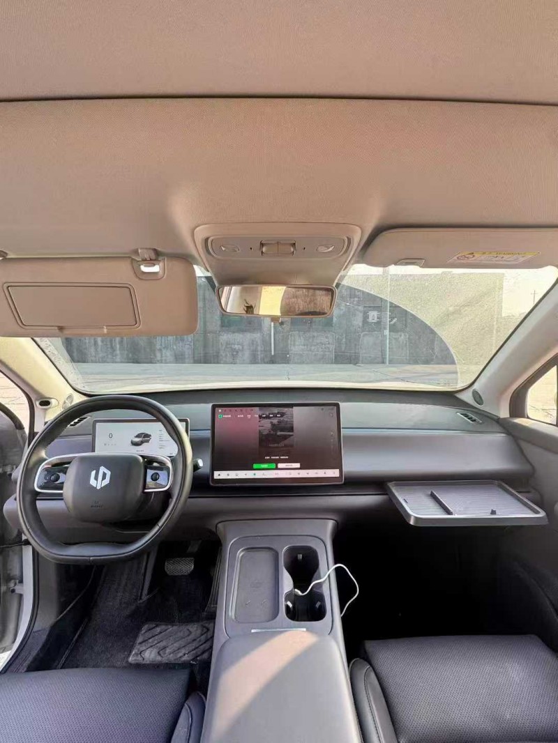 南昌25年零跑汽车C104