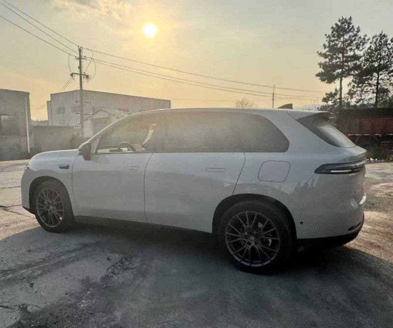 南昌25年零跑汽车C107