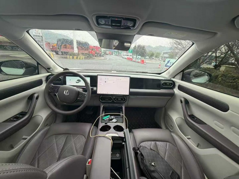 南昌25年零跑汽车C114