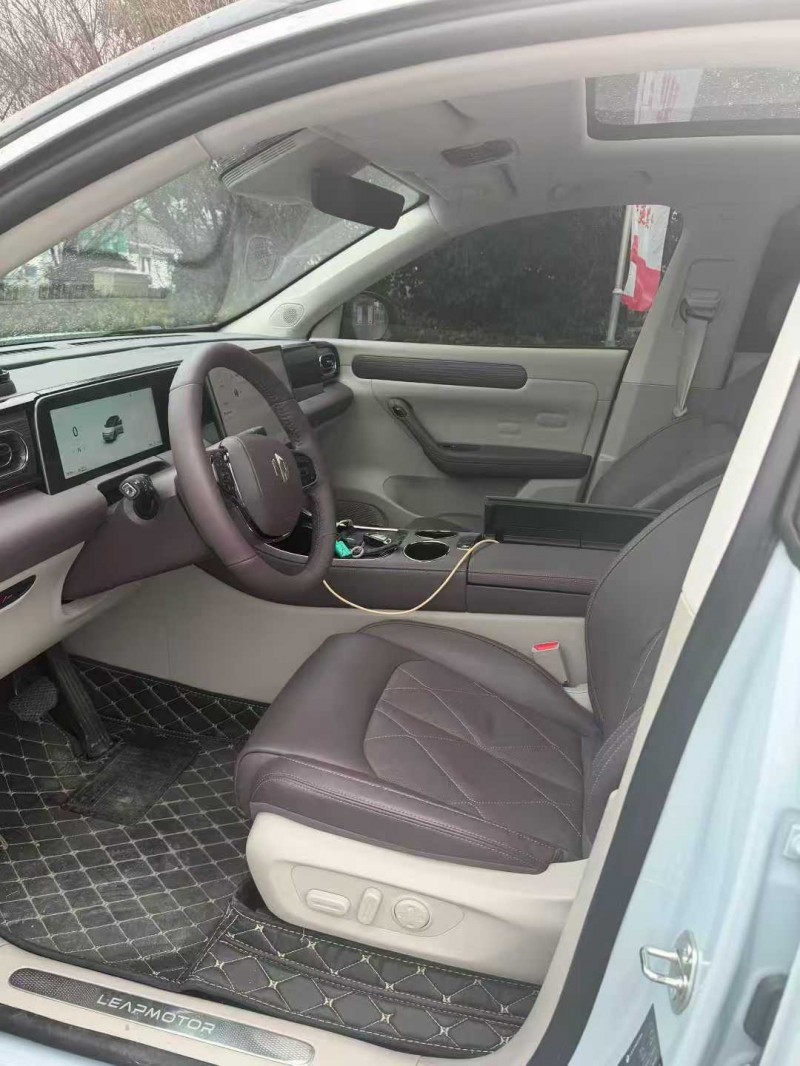 南昌25年零跑汽车C116