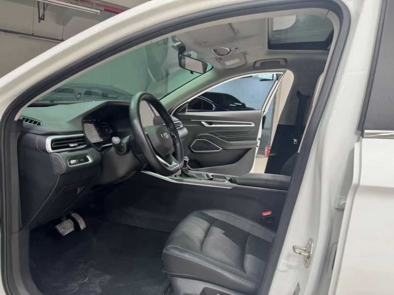 成都23年吉利帝豪5