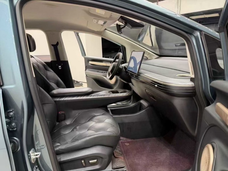 成都24年宝骏云朵4