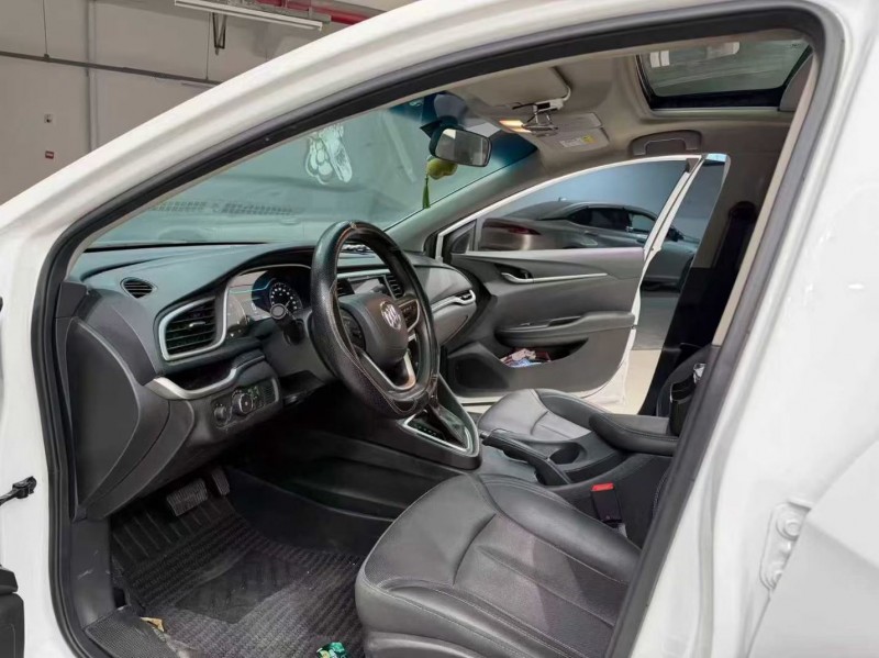 成都19年别克英朗7