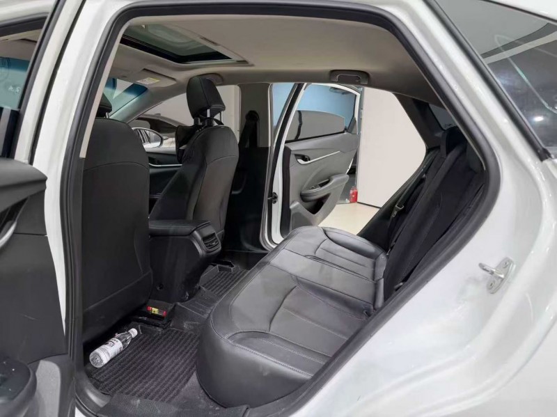 成都19年别克英朗8