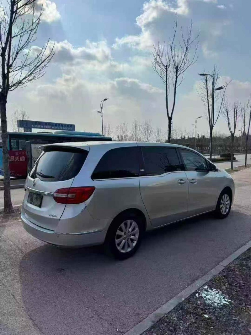 枣庄16年别克GL88