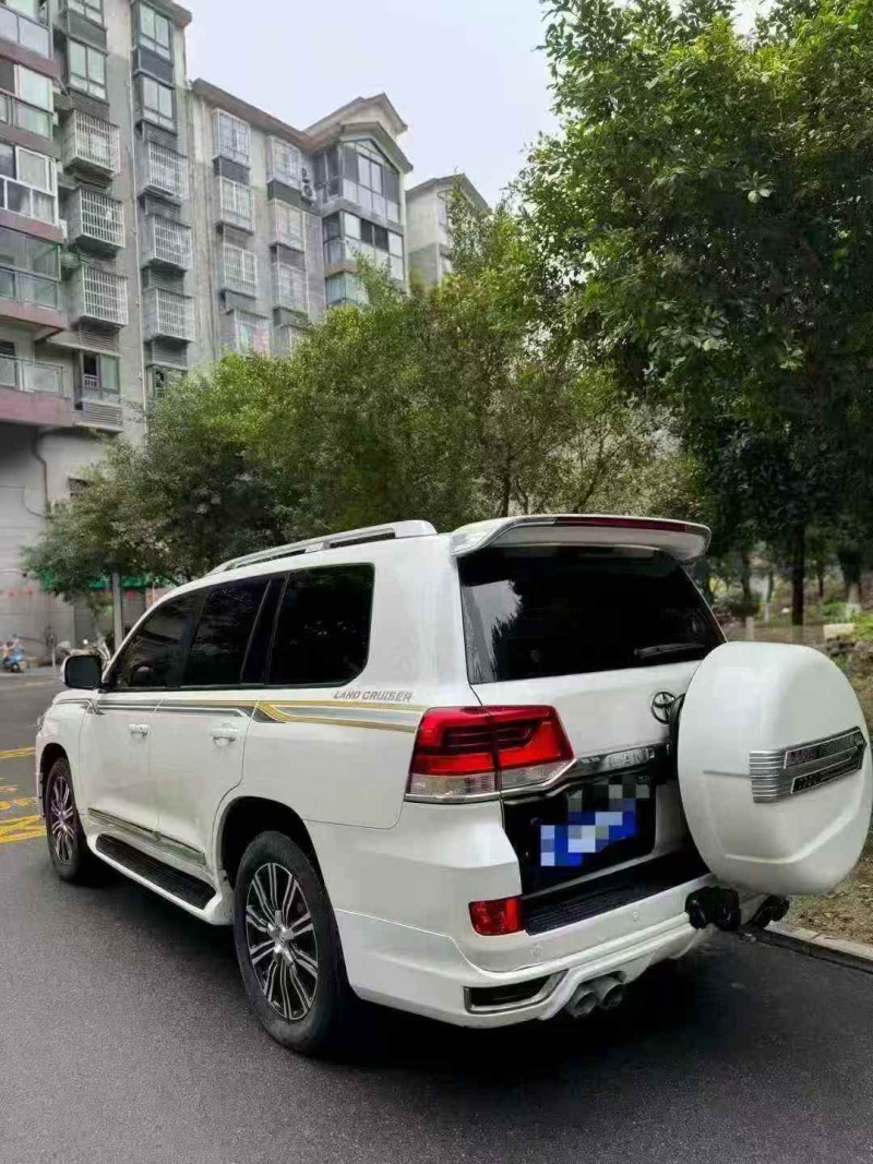 重庆18年丰田兰德酷路泽8