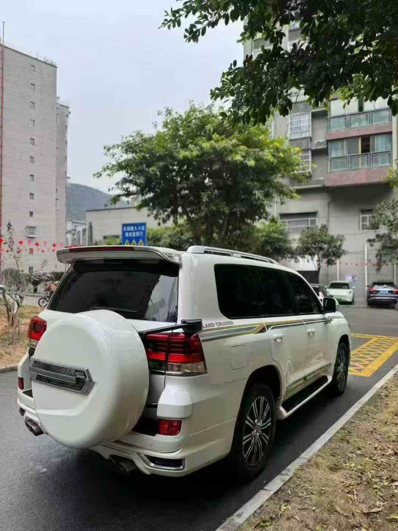 重庆18年丰田兰德酷路泽9