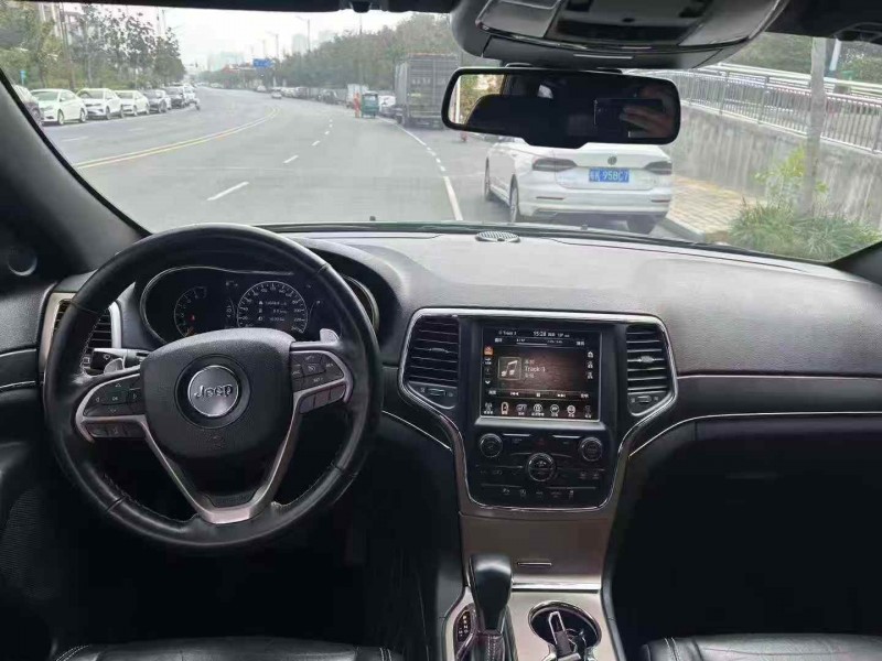 安庆17年Jeep大切诺基4