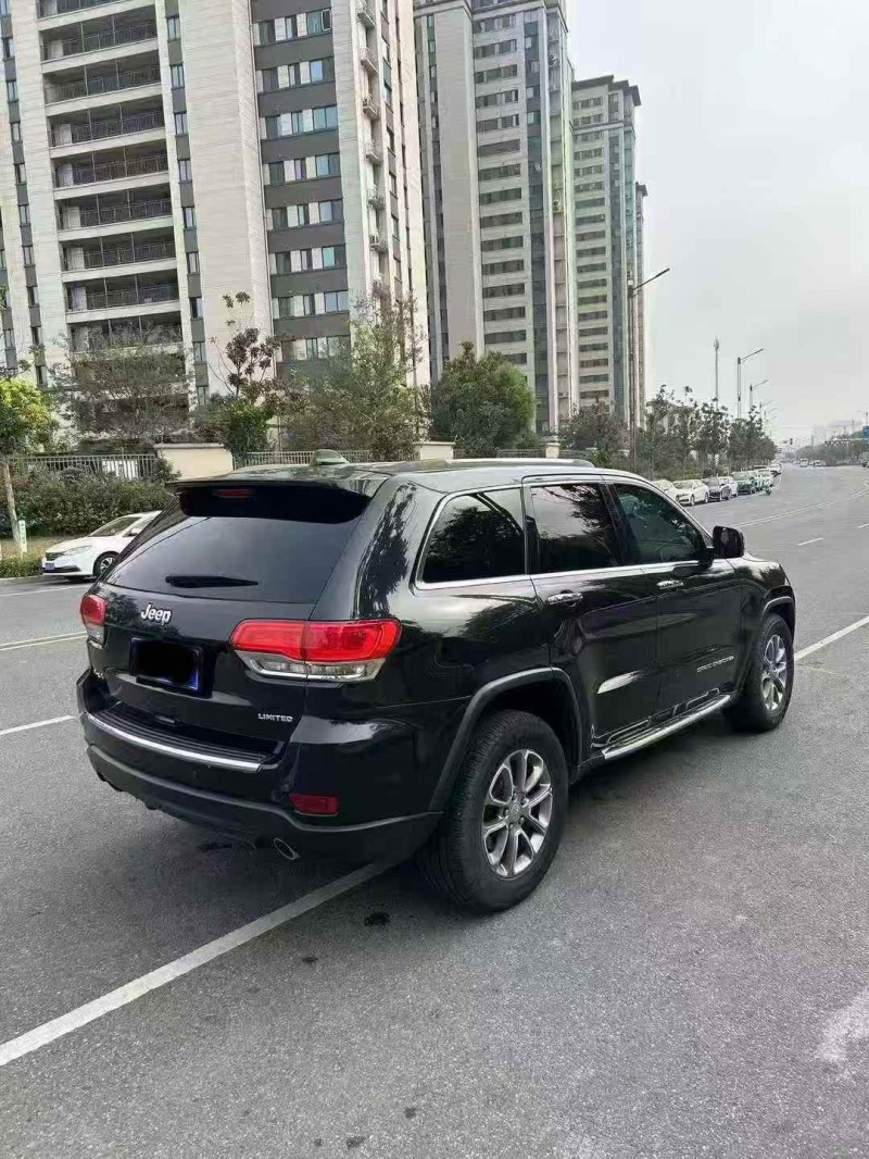 安庆17年Jeep大切诺基7