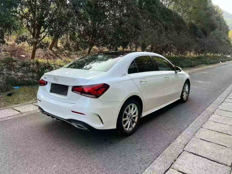 绍兴21年奔驰A8
