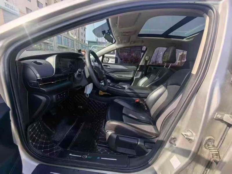 济宁22年传祺埃安S6