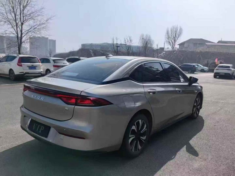 济宁22年传祺埃安S8