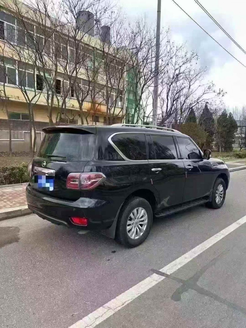 东营19年日产途乐8