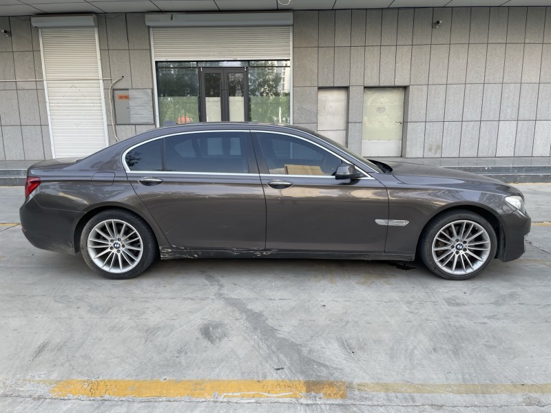 济宁15年宝马7系8