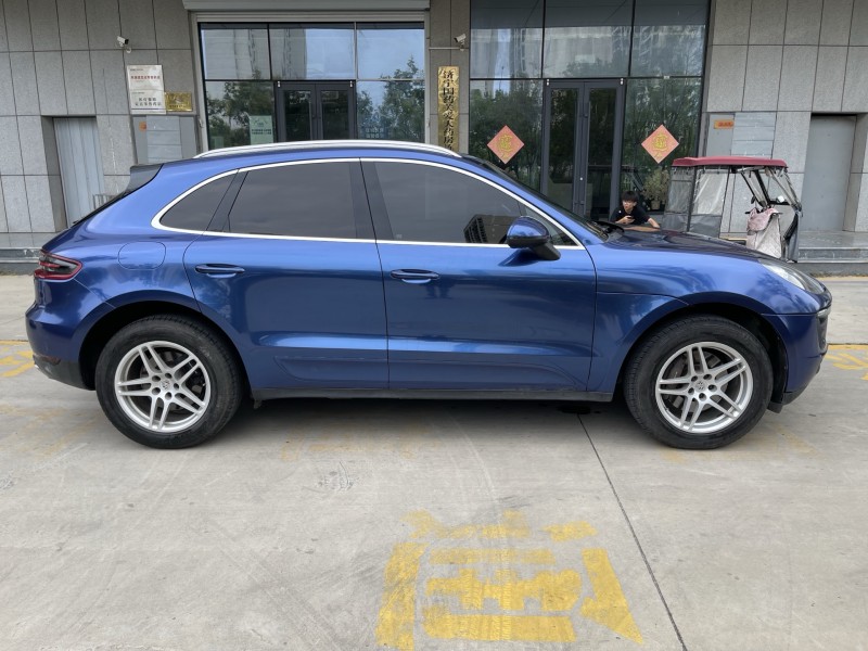 济宁17年保时捷Macan8