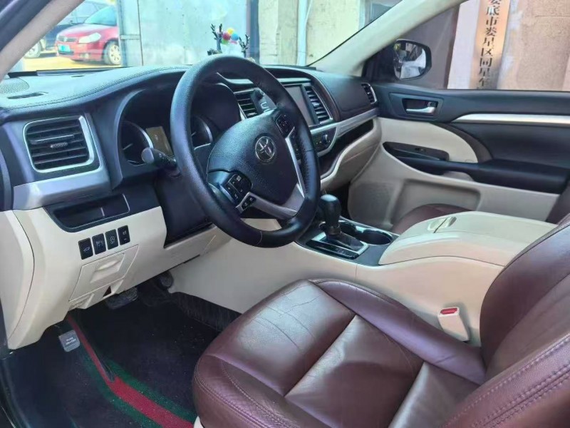 成都18年丰田汉兰达5