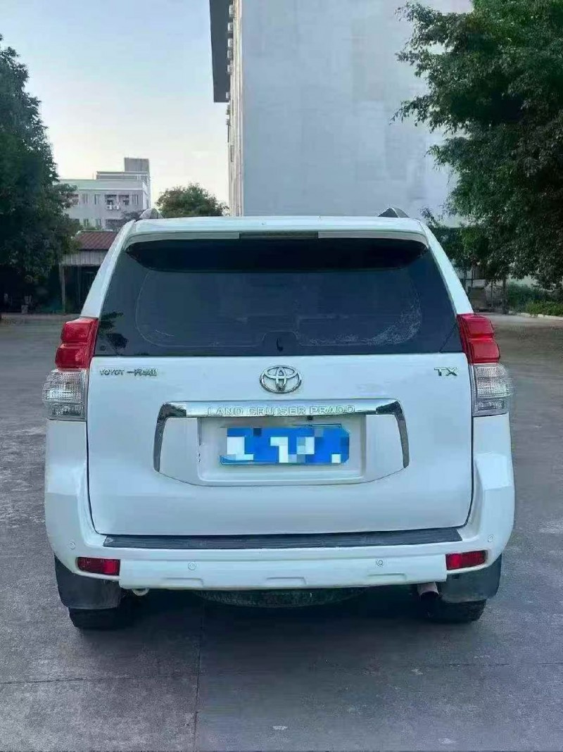 南平13年丰田普拉多9