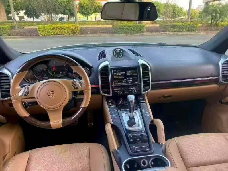 三明14年保时捷卡宴4