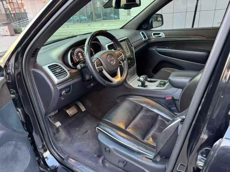 济宁16年Jeep大切诺基4