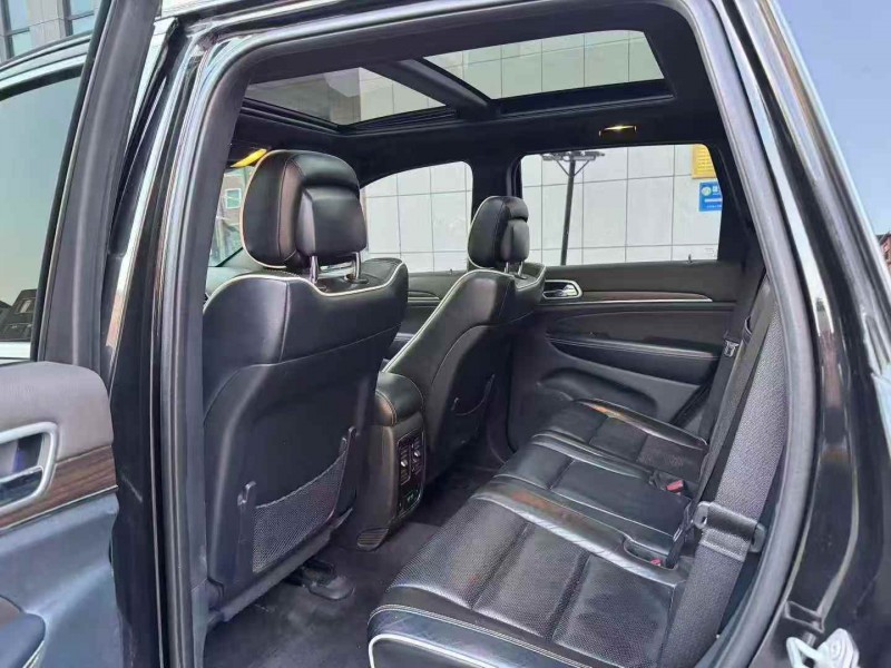 济宁16年Jeep大切诺基6