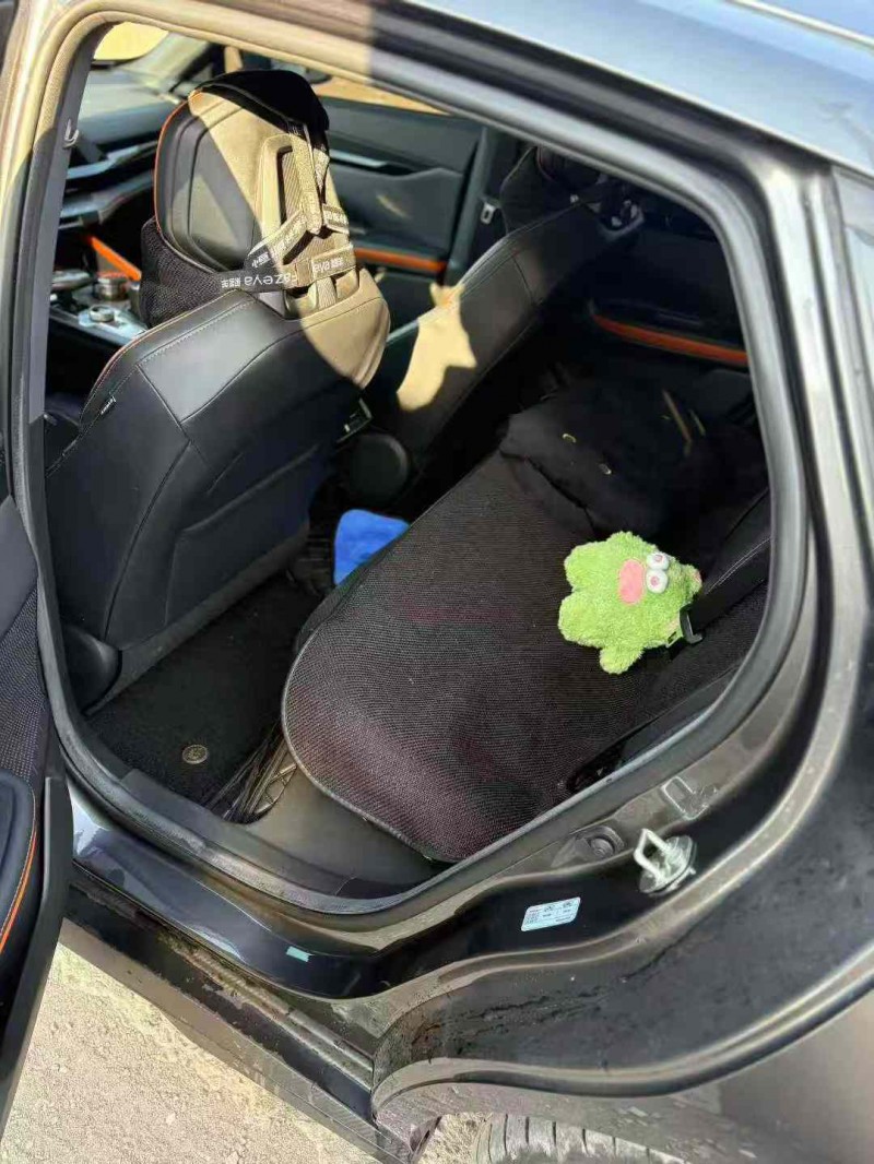 天津23年长安汽车UNI8