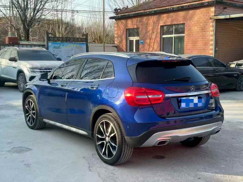 青岛16年奔驰GLA8