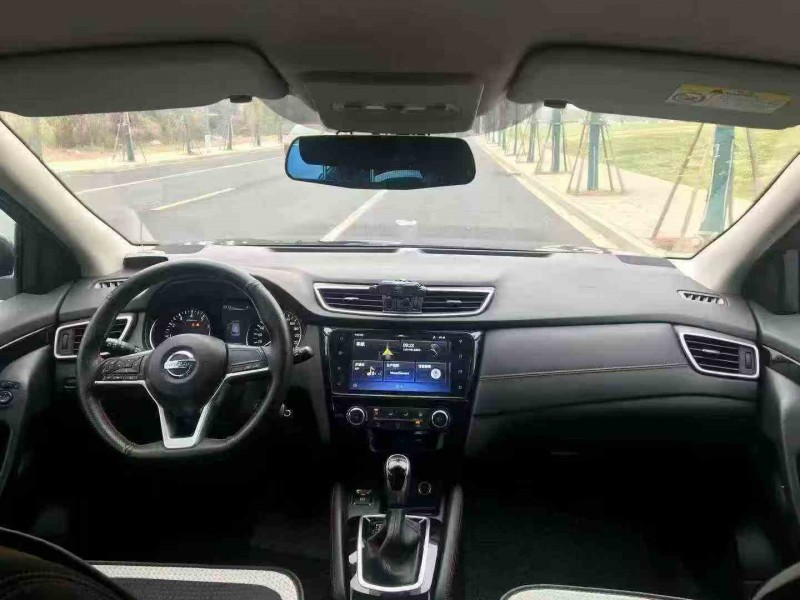 吉安19年日产逍客4