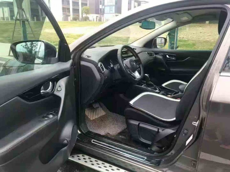 吉安19年日产逍客5