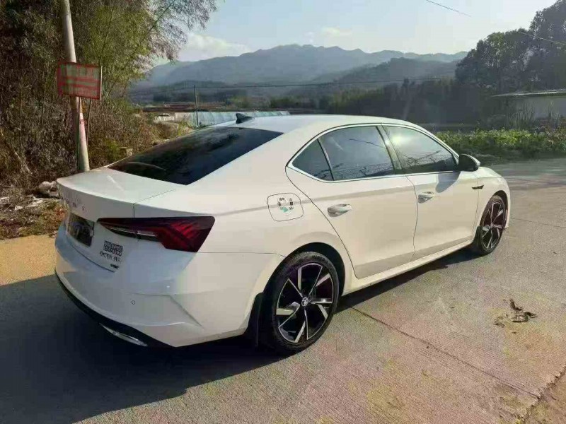 南平21年斯柯达明锐8