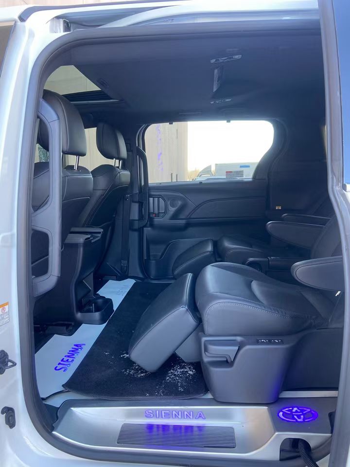 营口24年丰田塞纳5