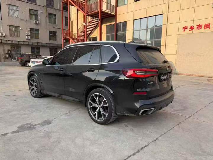 常州21年宝马X59