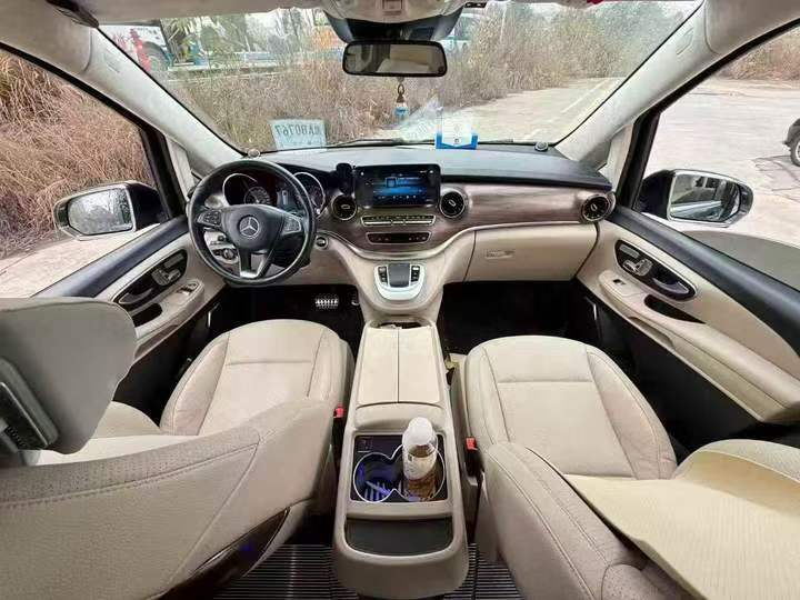 张家界21年奔驰V4