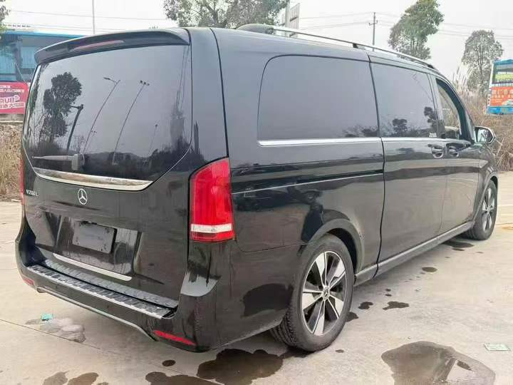 张家界21年奔驰V7