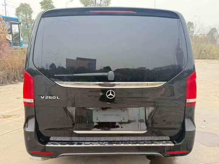 张家界21年奔驰V9